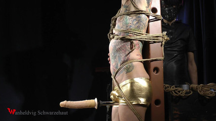 Wanheldvig: Svazování a dildomachine sexy chlápkovi