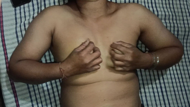 MHM: “真正的妻子戏弄自己并挤压她的胸部 - 缓慢的激情”