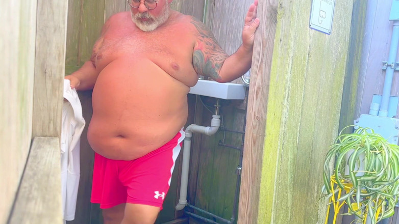 Hand-Free-Daddy-Chub: Nông dân béo quốc gia Na Uy trong nhà
