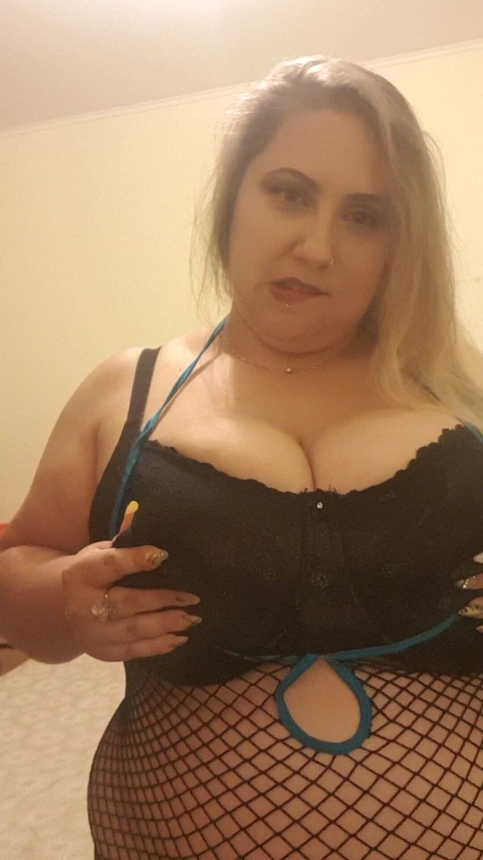 LoraBbw: Frotarte polla para mí, correrte en mis tetas