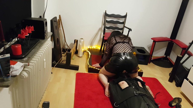DOMINATRIX6: The Slave in the Leather Bondage Sack Part 2