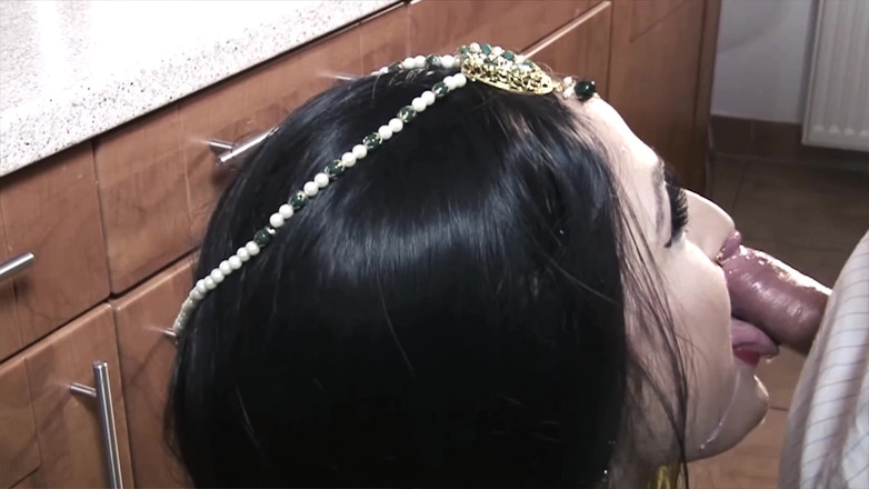 Chica Suicida DVD: Beautiful Indian Bride Aleya Gets Fucked in the Kitchen