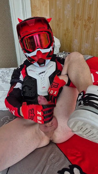 Dans Biker Gear, il a amené à l’orgasme