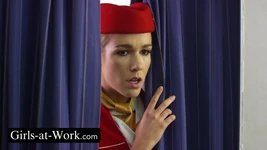 2 hostesle uçakta dörtlü seks