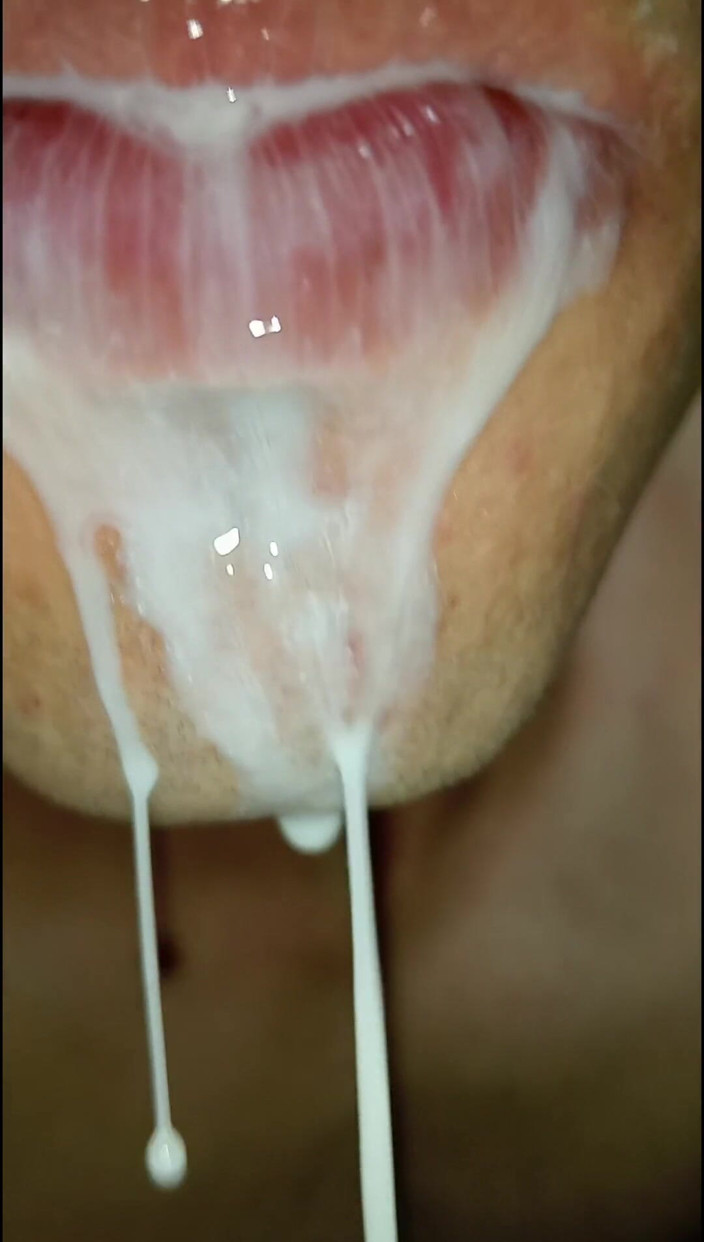 Rey rey: Fetish lidah yang besar, basah