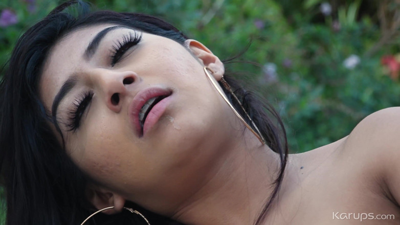 Karups Solo: Hot 18 Yo Latina Virbrates Her Perfect Pussy by the Pool