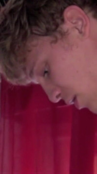Rubia top follada por un sexy twink
