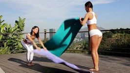 Asiática gata recebe sua buceta lambida e dedada por sua amiga lésbica