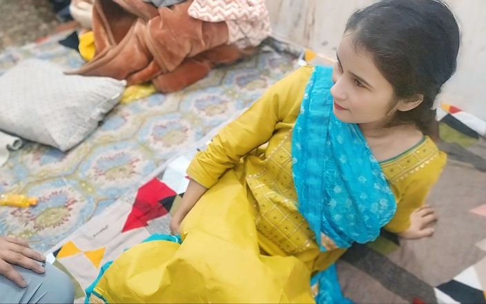 NAASRIN KHAN: Sali apne chut me fingering rhi thi jija pakar liye...