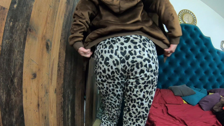 MilfyCalla: Homewear twerk tease - goyangan pantat montok &amp; getaran tanpa celana dalam