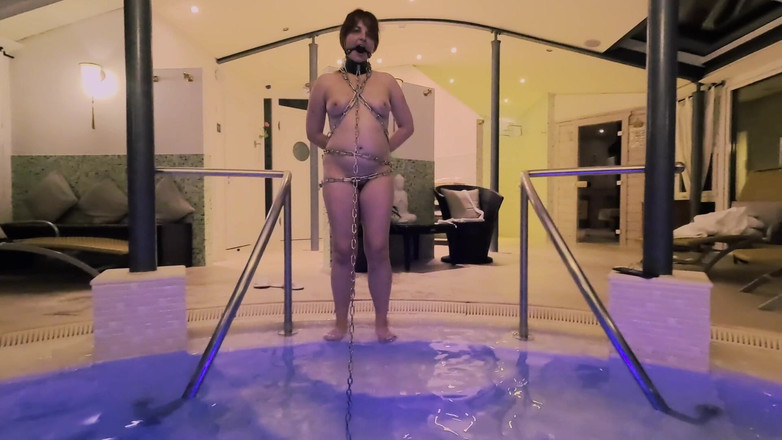 Elena917: Hukuman Perhambaan Bawah Air