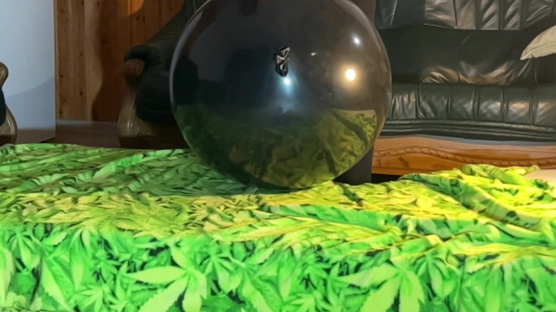 BeachBallsDuo: (cr-2) 16 enorme 60-100 cm zeer dikke ballonnen verpletterd door zijn konten! 2...