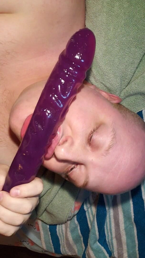 Charlieboy69: Vibrator adânc în gât
