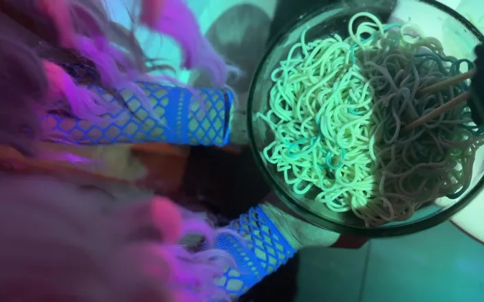 NaomiPerv: Being Fed Noodles From the Toilet