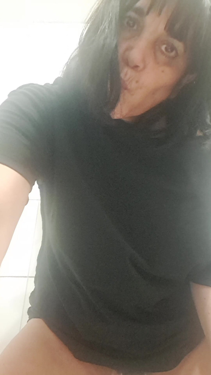 Mommy big hairy pussy: पत्नी ने कैमरे पर अपने युवा प्रेमी को बहकाया