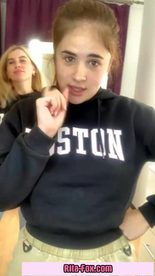 SugarNadya: Dvě sexy ruské sexy holky se rozhodly dopřát se před...