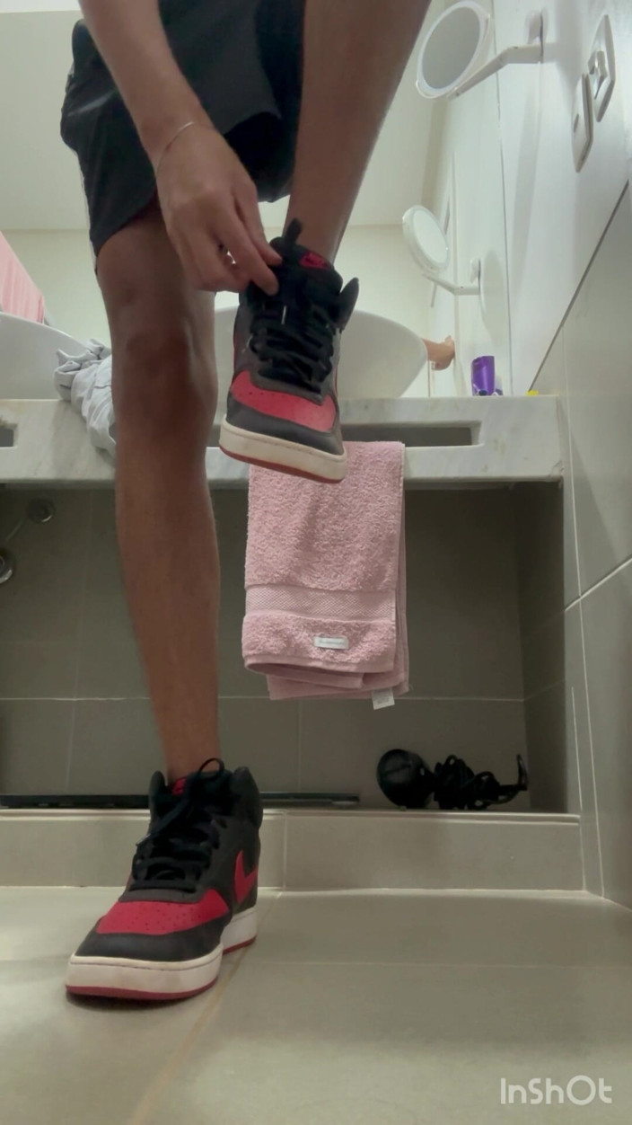 Boy feet: 02- Genç bedenim, aletim ve ayaklarım