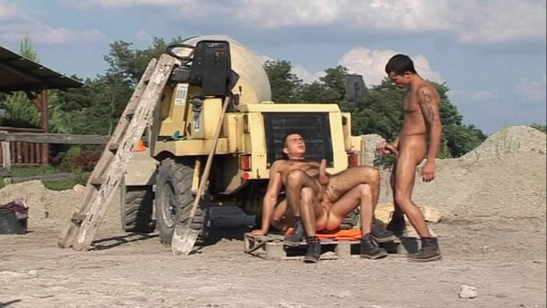 Diamond Pictures (Official): Три молодых мускулистые члены с большой елдой трахаются в анал на улице в бурном трио и стреляют большие порции спермы