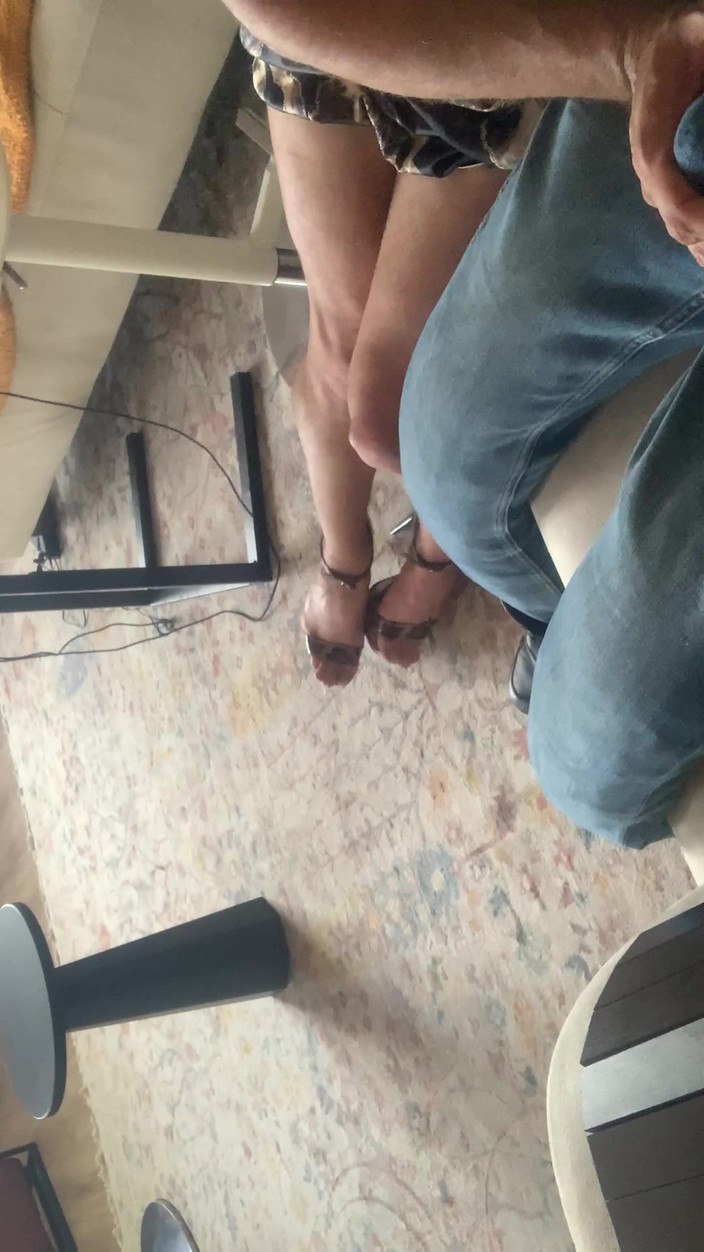 cd_aysemmm: Ich berührte den schwanz eines fremden an der bar, es...