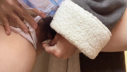 sweethanajapanese: Hana Chan, chatte mouillée et pisse, joli petit corps