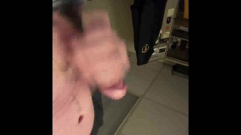 Tatted Daddy: Thủ dâm bắn tinh