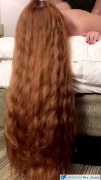 Ser fodida com meu cabelo vermelho longo envolta no chão saltando e balançando - vídeo de fetiche de cabelo
