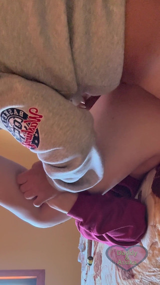 Daddy and Asuka: Šukání a zábava na posteli