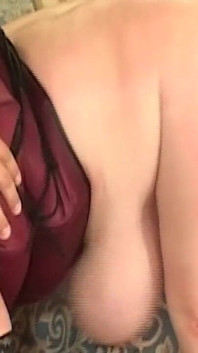Několik kočiček prosakuje tlusté creampie z roztažených kundiček