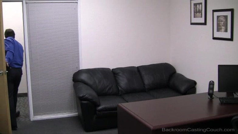 Backroom Casting Couch: 3 sauteli bahnen