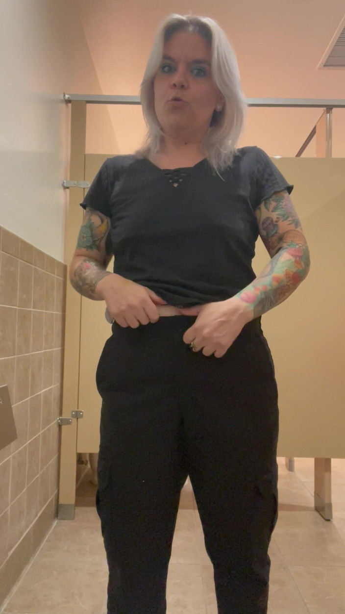 CherryBombBomb: Cắm vào mông của tôi tại nơi làm việc