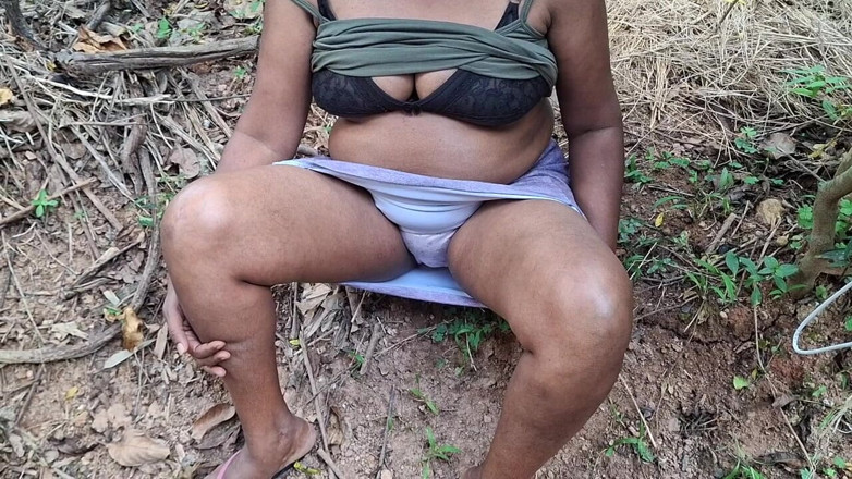 Teena New: Video viral terpanas tante tua di luar ruangan