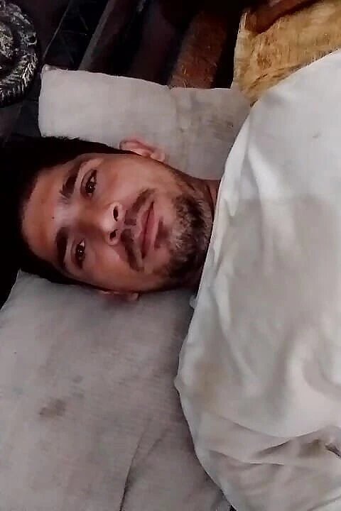 Gangbang straight: Massaggio carino tre capezzoli nella stanza di Neha