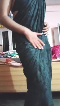 Indian Gay Crossdresser Gaurisissy Looking Hot in Black Saree