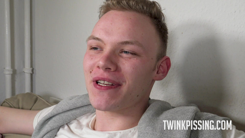 Twink Pissing: Ben (22) Twink Boy Getting Handjob and Pissing