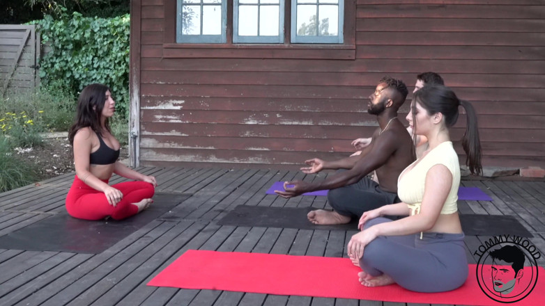 Tommy Wood XXX: Heiße swinger-orgie mit flexiblen yoga-vierer-trukait &amp; yoga-göttin