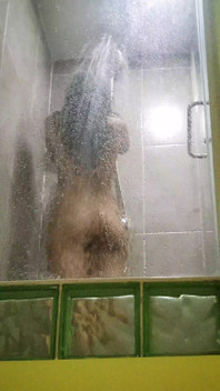 Je me baigne et me touche