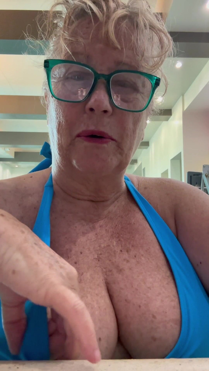 Big Ass 4 U: Pooltime Titties