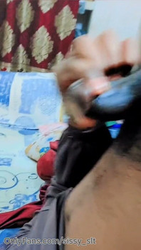 La mussulmana hijabi kinner hijda prova a masturbarsi il pene impotente