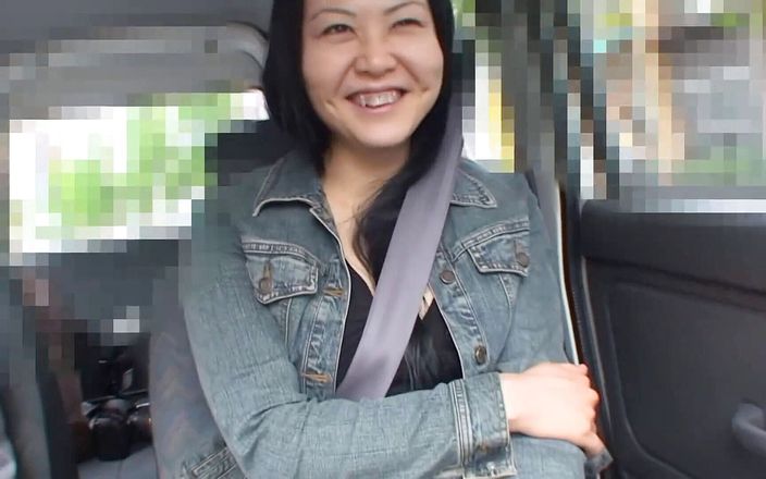 Asiatiques: Gadis ini dijemput dan diminta untuk masturbasi