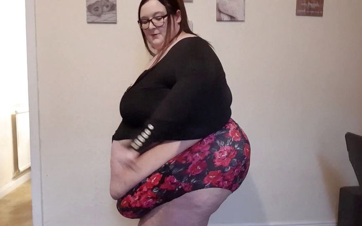 SSBBW Lady Brads: 超级胖美女摧毁和撕裂身体西装 - 7XL