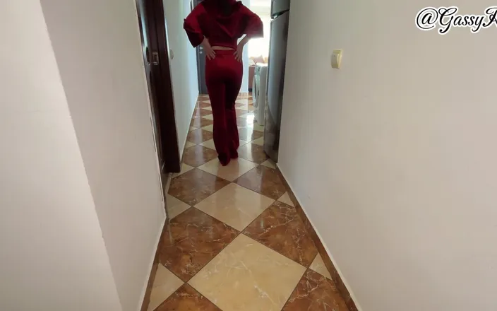 GassyKat: Red Velvet Fart Queen