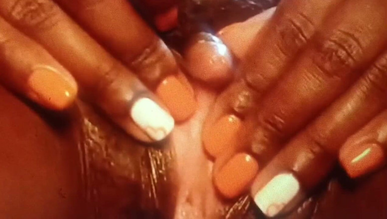 BRNDPO: Burundaise Très Chaud Masturbé