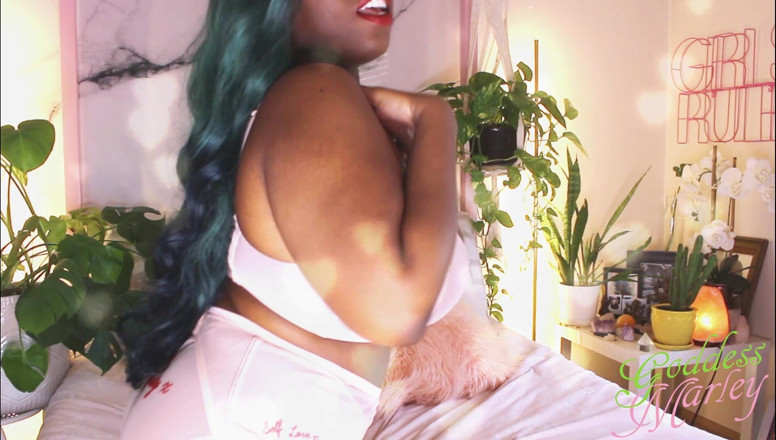 Goddess Marley: Diesen (spät) Valentinstag zahlen Sie!