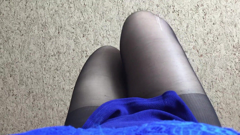 Lux Eva: Alice's Sexy Legs in Torn Pantyhose