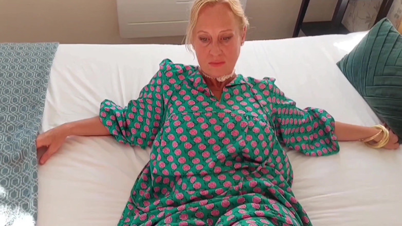 Selena701: Amatör Sarışın Olgun Kadın Karısı Seksten Zevk Alıyor