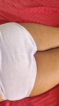 Schöner vollbusiger pornostar braucht jemanden