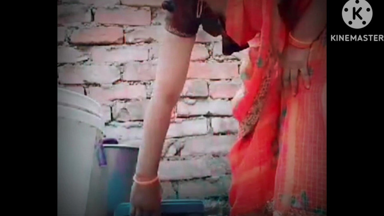 TricolorMusic3: Calda bella ragazza sexy che fa il bagno le sue...