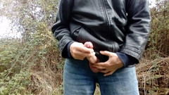 Rockardglans: Rockard Papi pisst, wichsen und kommen für trucker am Outdoor-Cruising-Spot