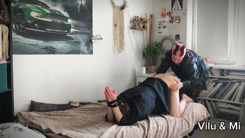 Vilu_and_Mi: Succubus Vilu Vidish Pegs Mladý kněz
