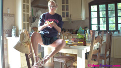 Chloe Toy: Chloe ti fa un sandwich